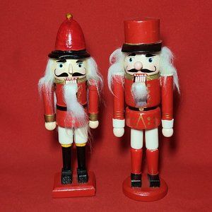 VTG Wooden Nutcracker Christmas Decor Set of 2